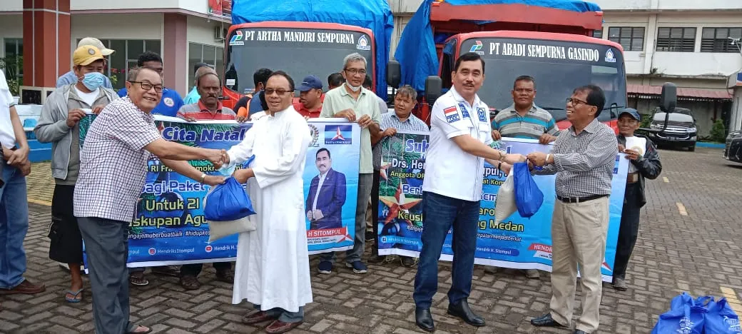 Hendrik Sitompul Berbagi Paket Sembako Kepada 21 Paroki KAM, Ribuan Masyarakat Doakan Sukses Pileg 2024