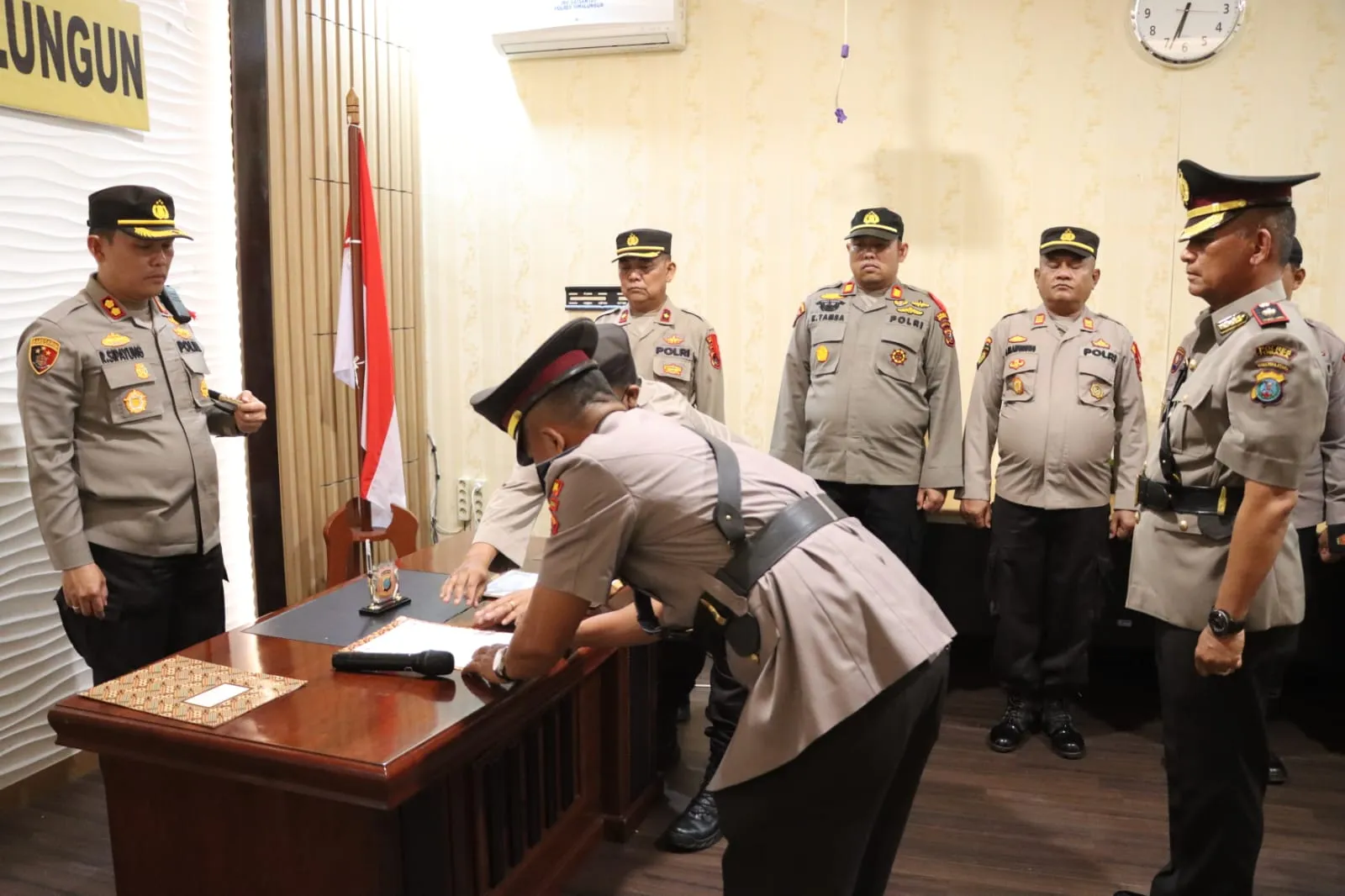 Kapolres Pimpin Upacara Serah Terima Jabatan Kapolsek Tanahjawa Dan Saribudolok