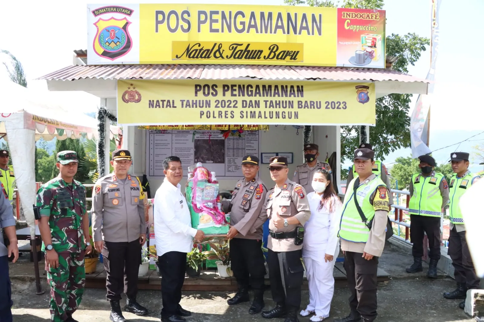 Forkopimda Simalungun Berikan Bingkisan Ke Pos Pam Dan Pos Yan Nataru