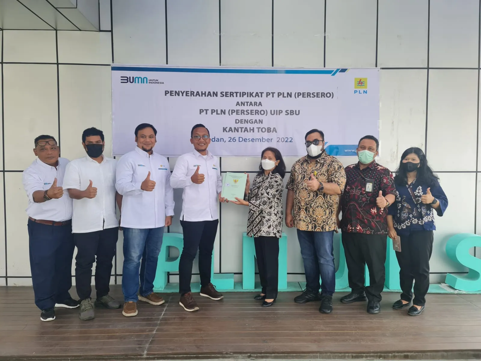 PLN UIP Sumbagut Terima 26 Sertipikat Tapak Tower dari Kantah Toba