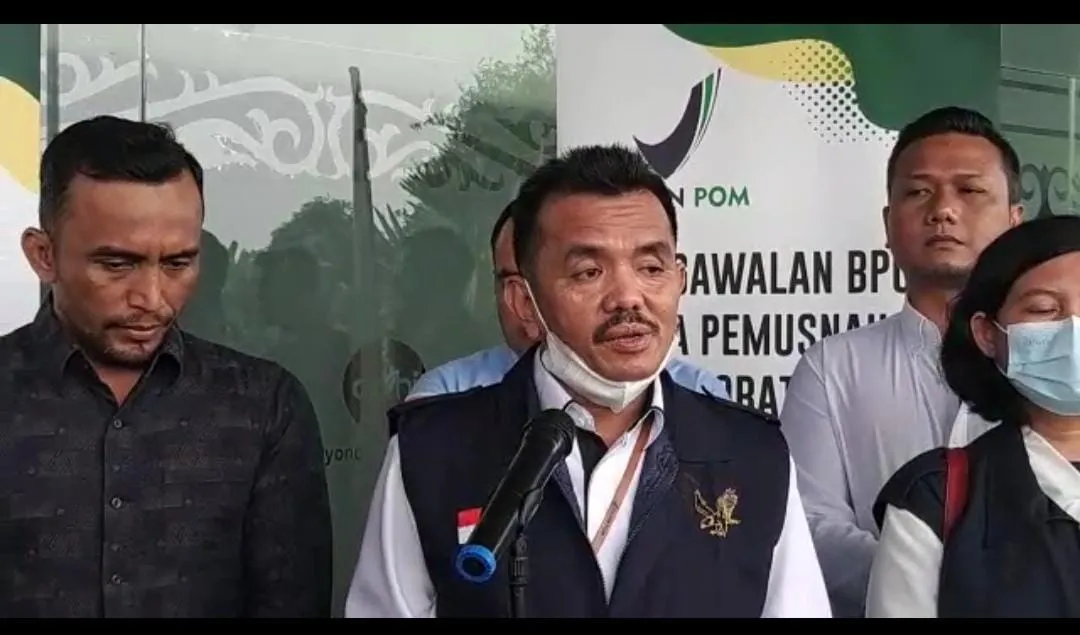 Sebanyak 900.576 Botol Obat Sirop Dimusnahkan