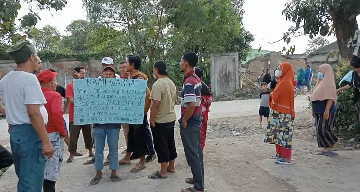 Dinas PU Pilih Kasih, Warga Kebun Bundar Marelan Desak 4 Titi Segera Dihancurkan
