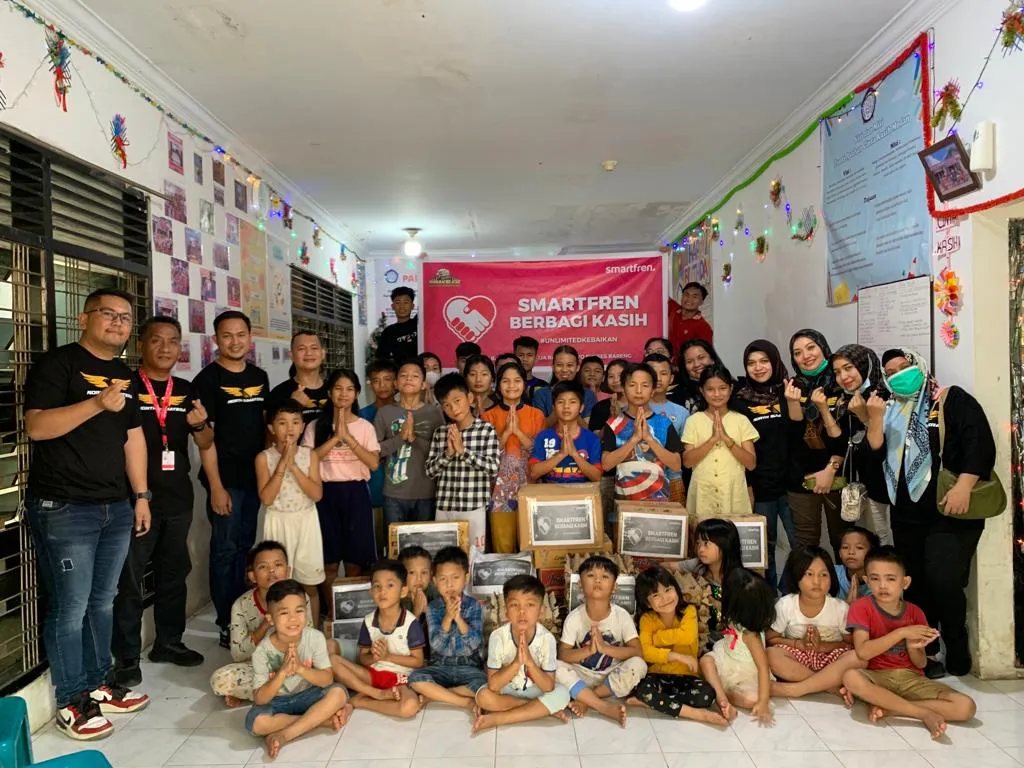 Smartfren Bagikan Sembako Ke Panti Asuhan Cinta Kasih