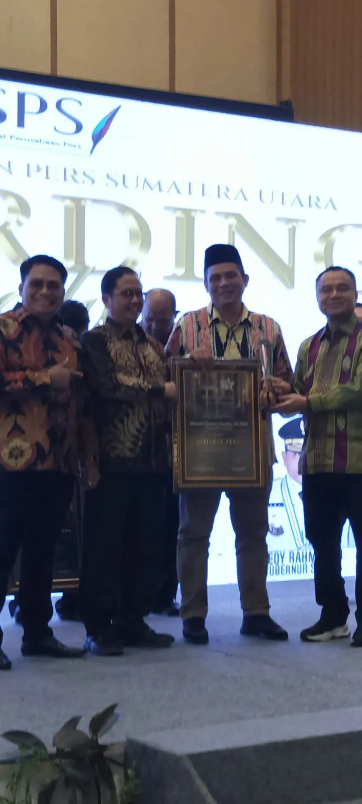 Ketua PAN Sumut Ahmad Fauzan Daulay Terima Penghargaan 'Sahabat Pers' dari SPS