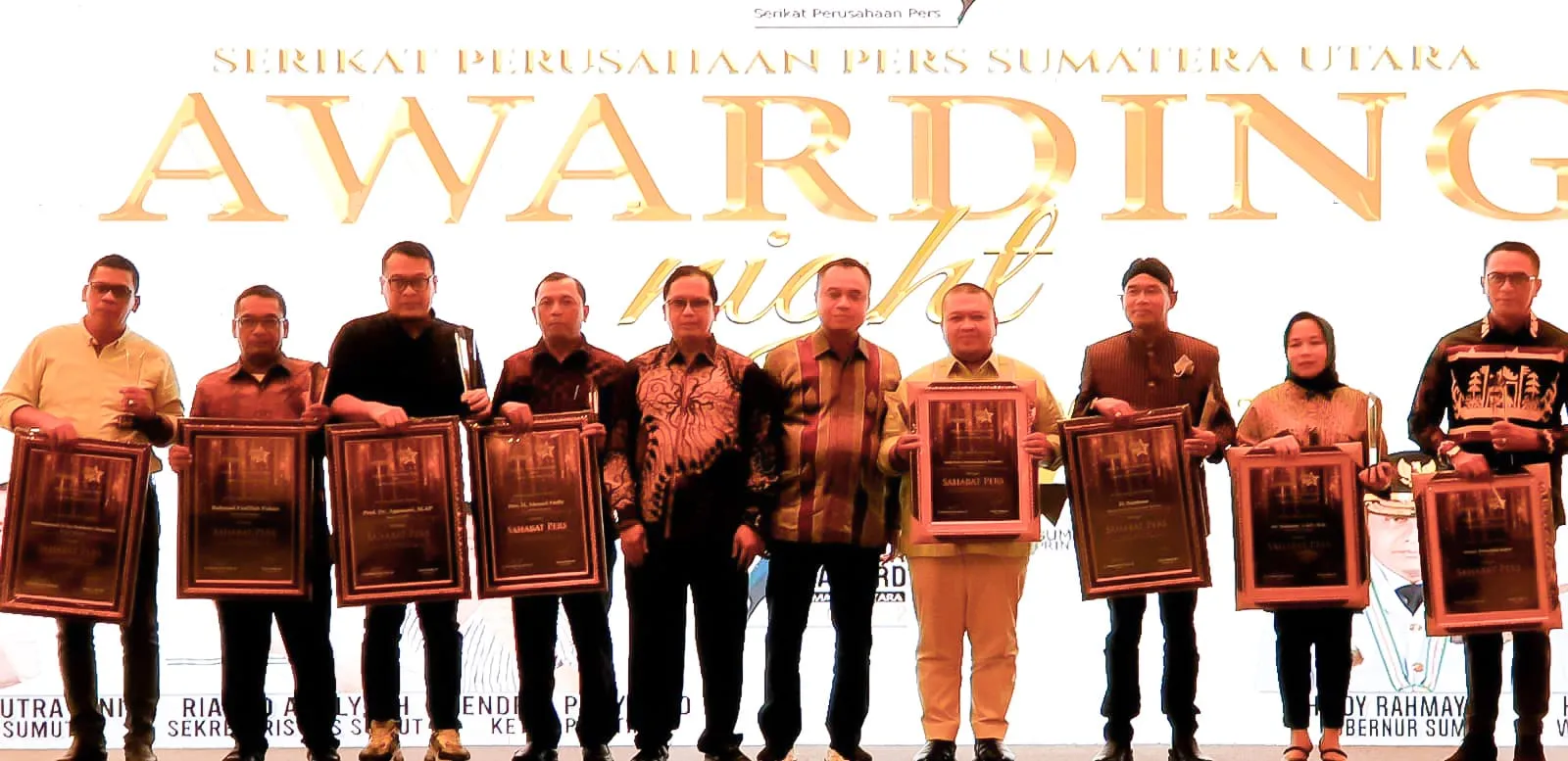 Rektor UMSU Raih Award Tokoh Sahabat Pers