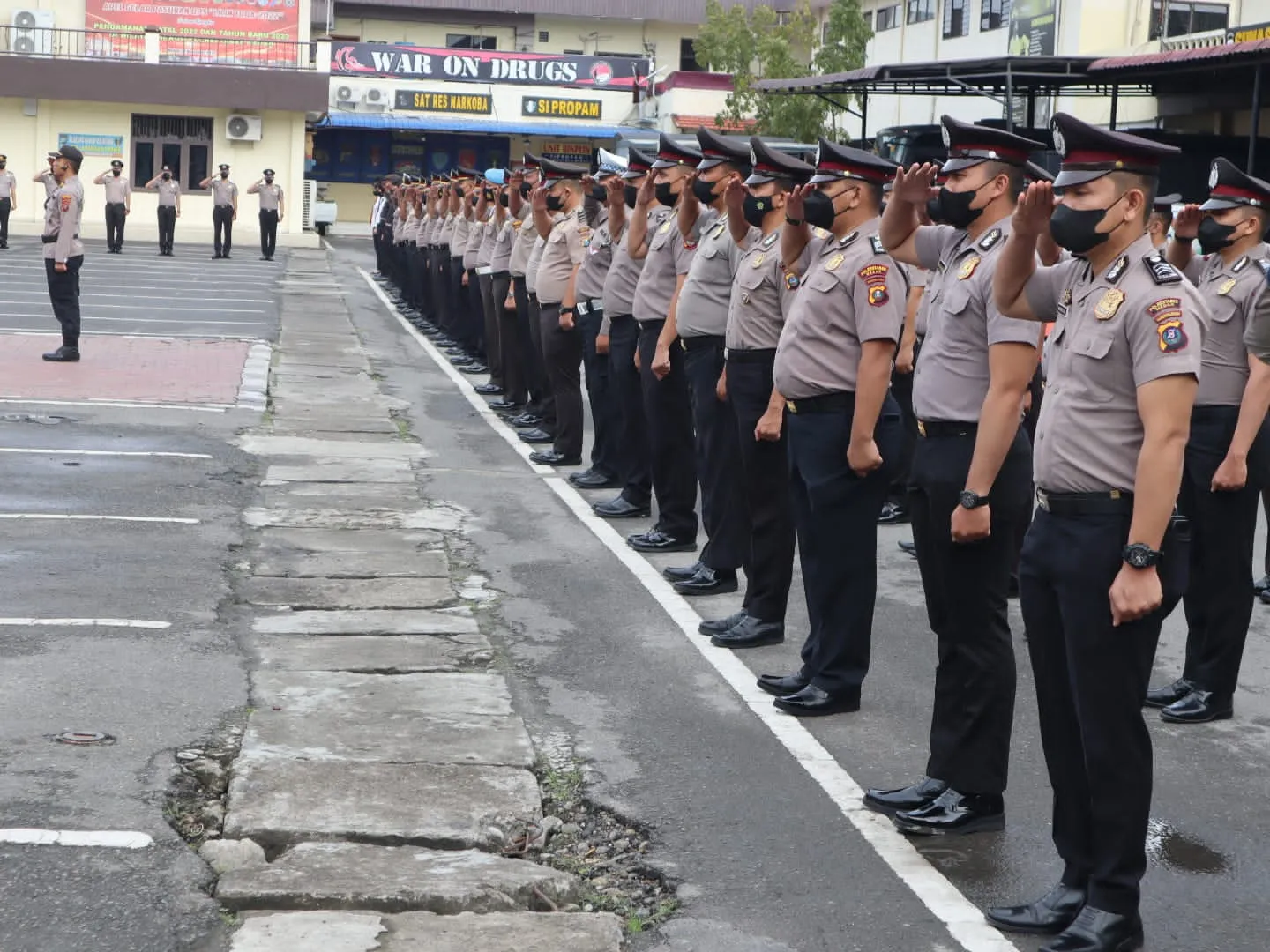 Kapolrestabes Medan Pimpin Upacara Kenaikan Pangkat