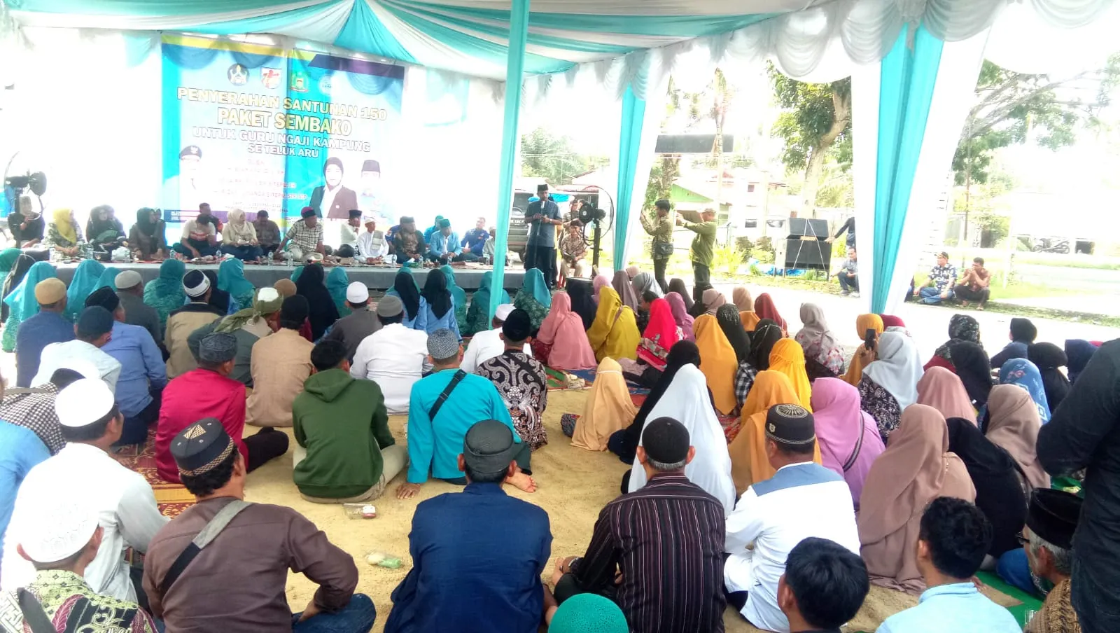<strong>KNPI Langkat Santuni 200 Paket Sembako Kepada Guru Ngaji Se-Teluk Aru</strong>