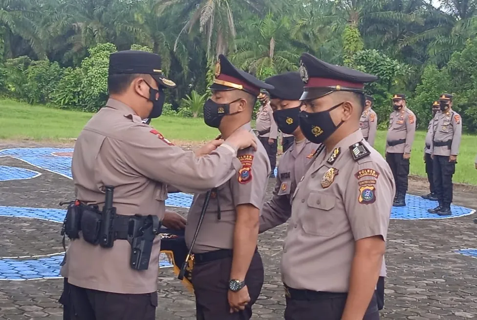 Kasat Reskrim Polres Palas Dapat Kenaikan Pangkat Bersama Empat Bintara