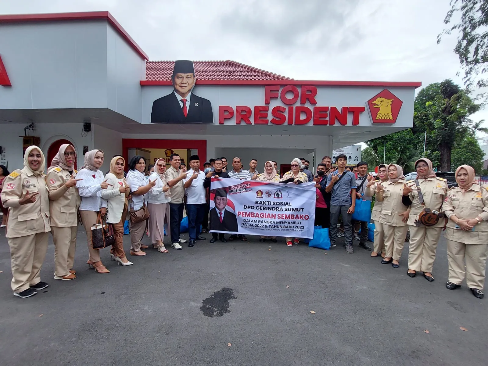 Gerindra Sumut Bagikan Ratusan Paket Sembako