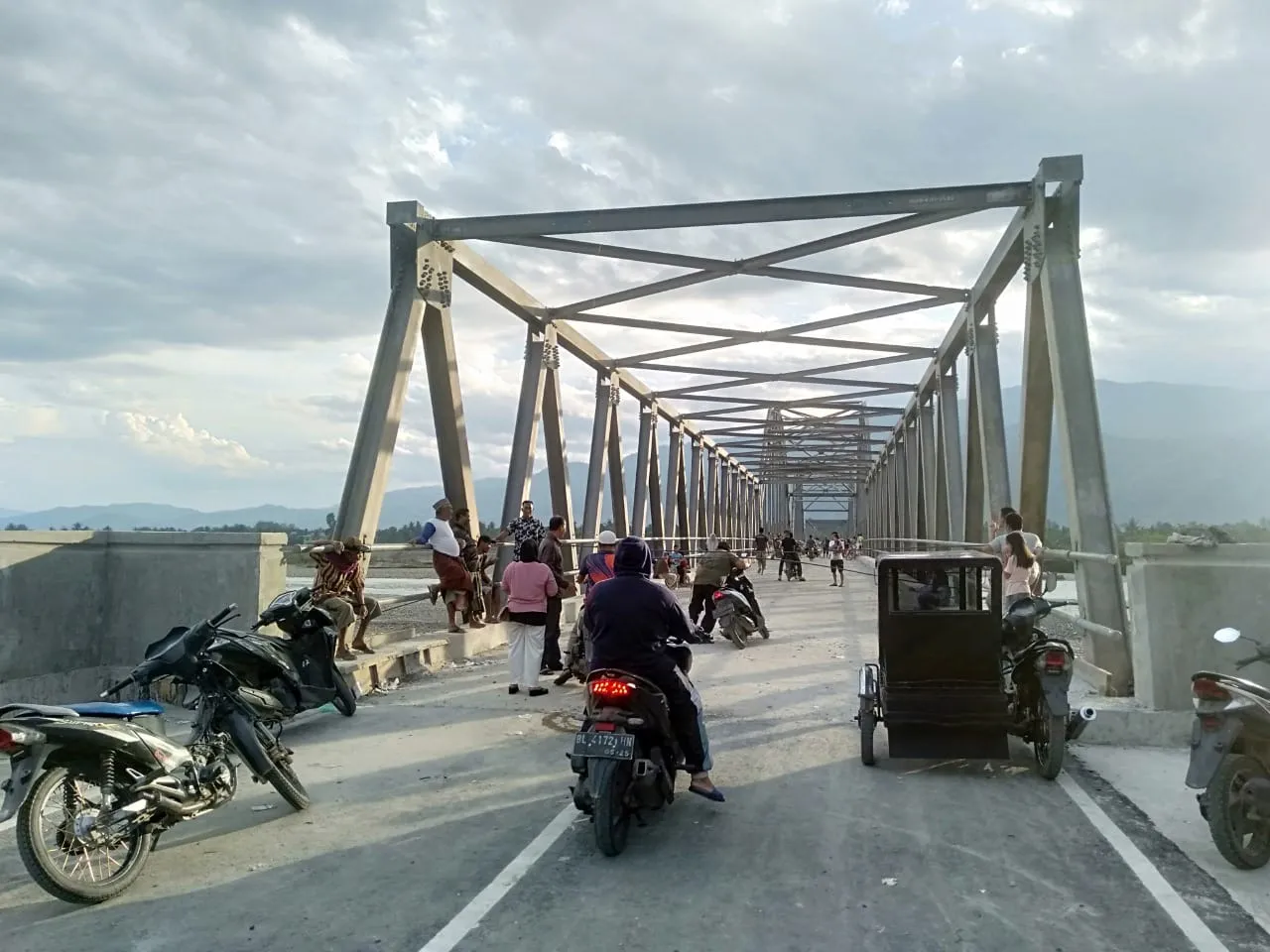 Jembatan Rangka Baja Silayakh Rampung, Warga Puji Kepedulian Pj Bupati