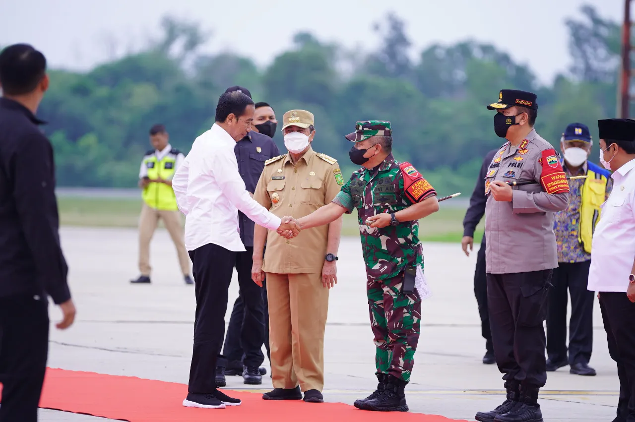 Pangdam I/BB Bersama Forkopimda Sambut Road Show Presiden RI Di Riau