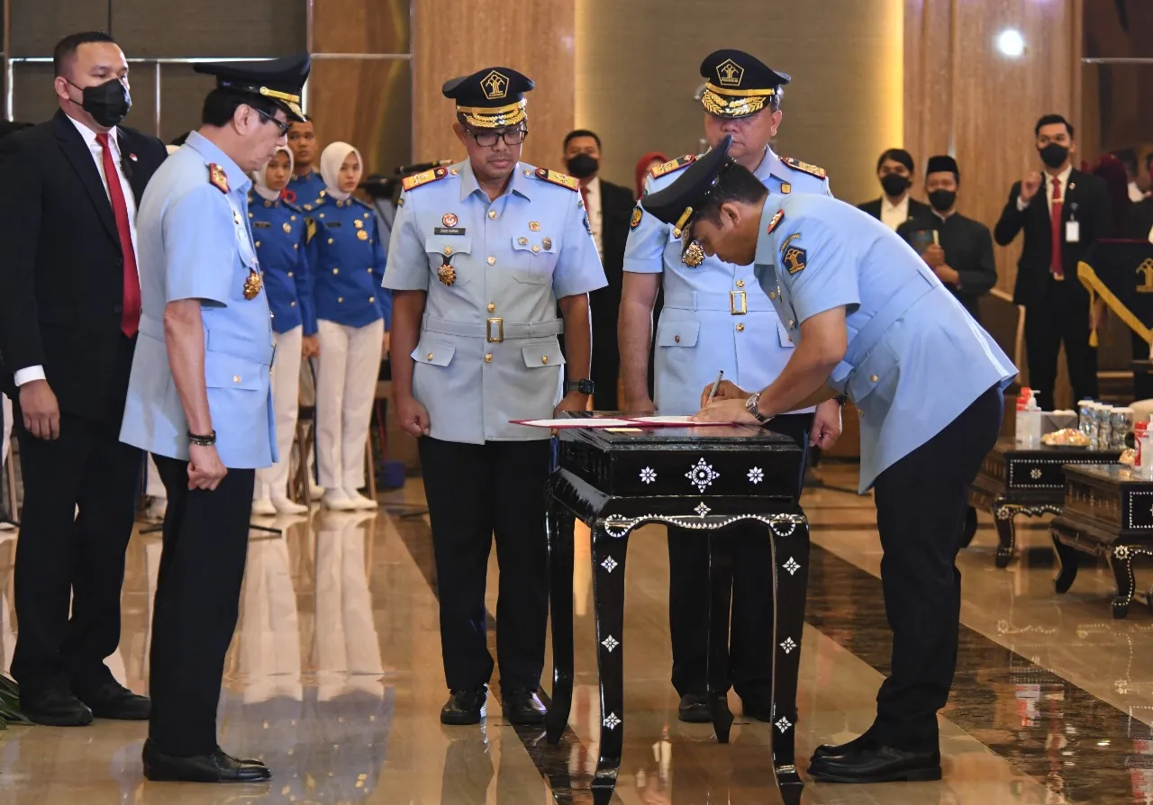 <em>Lantik Dirjen Imigrasi Baru, Menkumham Perintahkan Enam Langkah Penting</em>