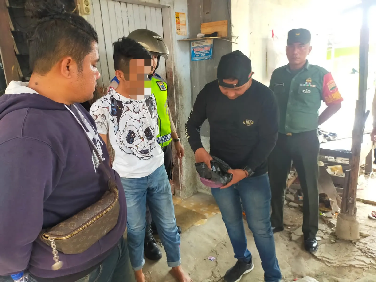 'Kampung' Narkoba Helvetia Digerebek, 4 Pengedar Dan Pemakai Diringkus