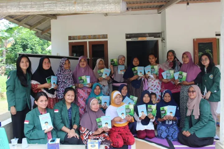 Mahasiswa Farmasi USU Lakukan Pengabdian Masyarakat Di Kelompok Tani Serasi Jaya Desa Silau Rakyat