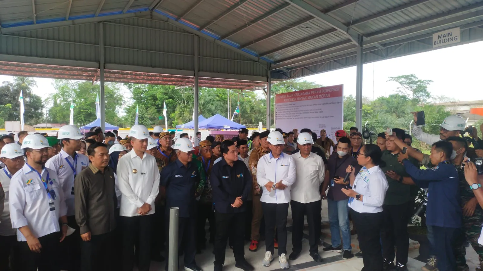 Menteri BUMN Tinjau Pembangunan Pabrik Minyak Makan Merah Di Areal PTPN2