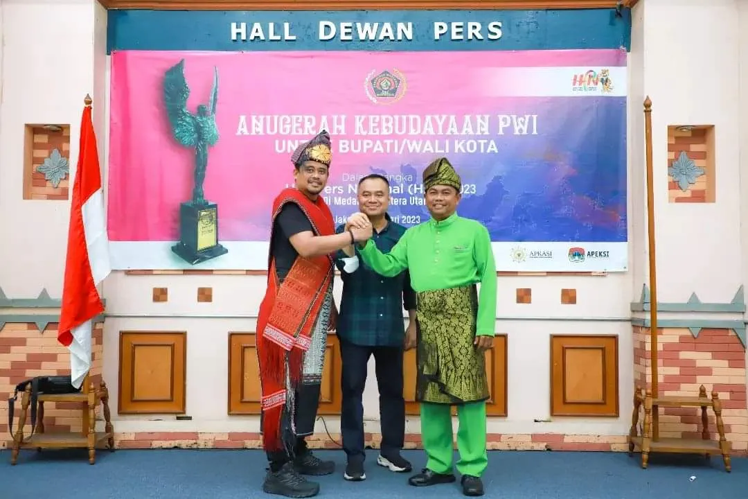AK PWI Pusat Kado HUT Ke-19 Sergai