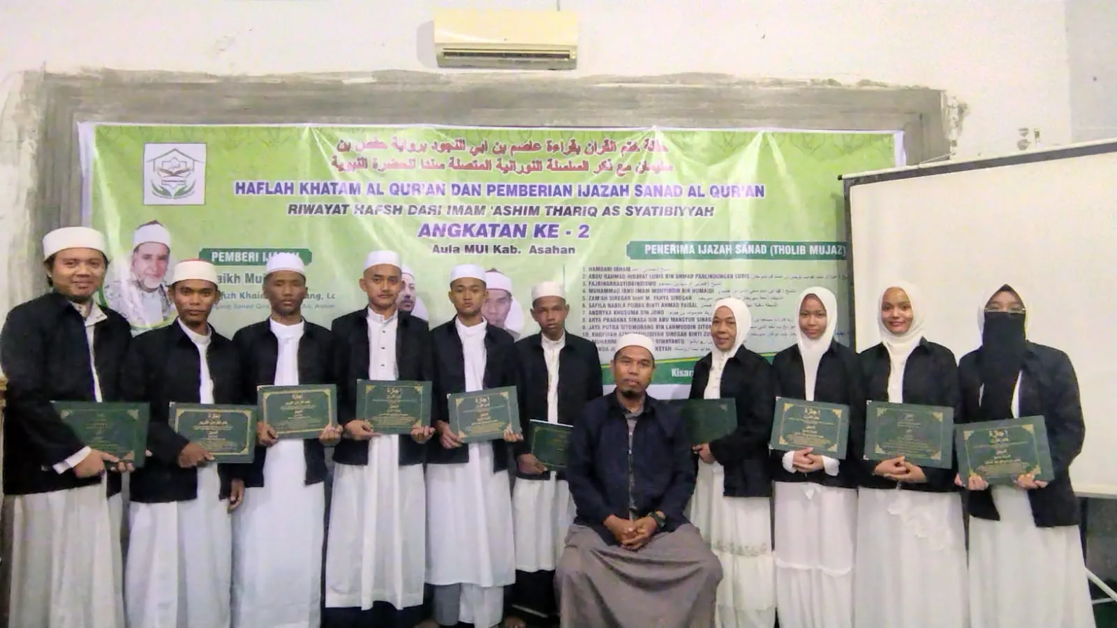 Rumah Qur'an At Tauhid Bersanad Wisuda 12 Santri
