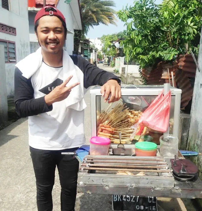 Pernah Berjualan Bakso Bakar, Pemuda Serdang Bedagai Ini Bacaleg Dari Partai Gerindra