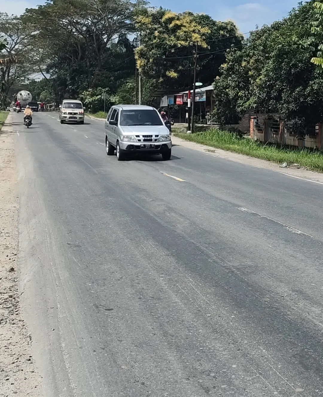 Jalan Bergelombang Dan Minimnya Penerangan Jalan Umum Ancam Keselamatan Pengendara