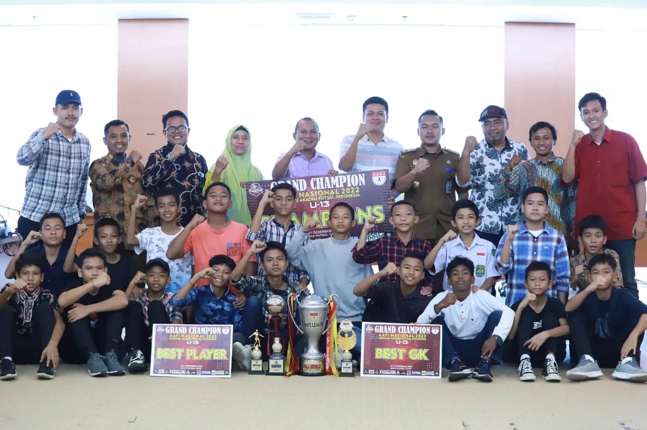 Juara Satu Futsal Nasional U-13 Kunjungi Pimpinan DPRDSU, Rahmansyah: Terus Rajin Belajar Dan Hormati Orang Tua