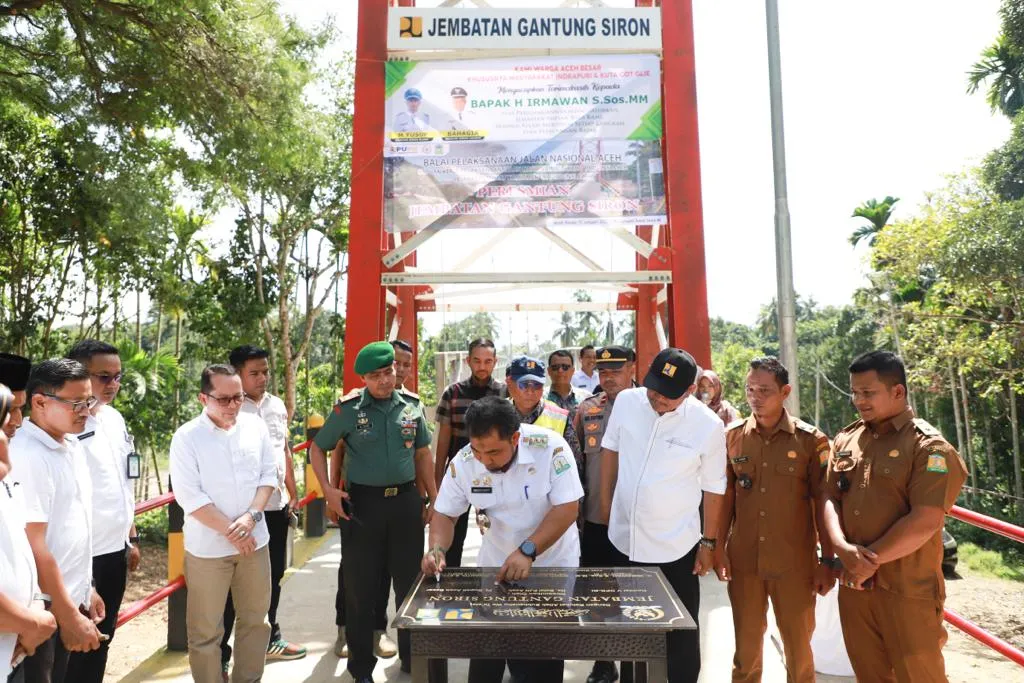 Jembatan Gantung Hubungkan Gampong Siron Blang Dan Siron Krueng