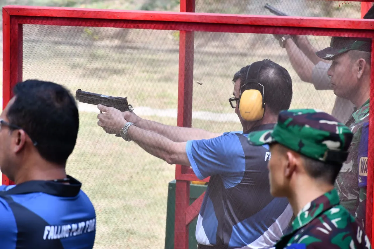 Pj Wali Kota Ikut Lomba Menembak HUT Kodam IM