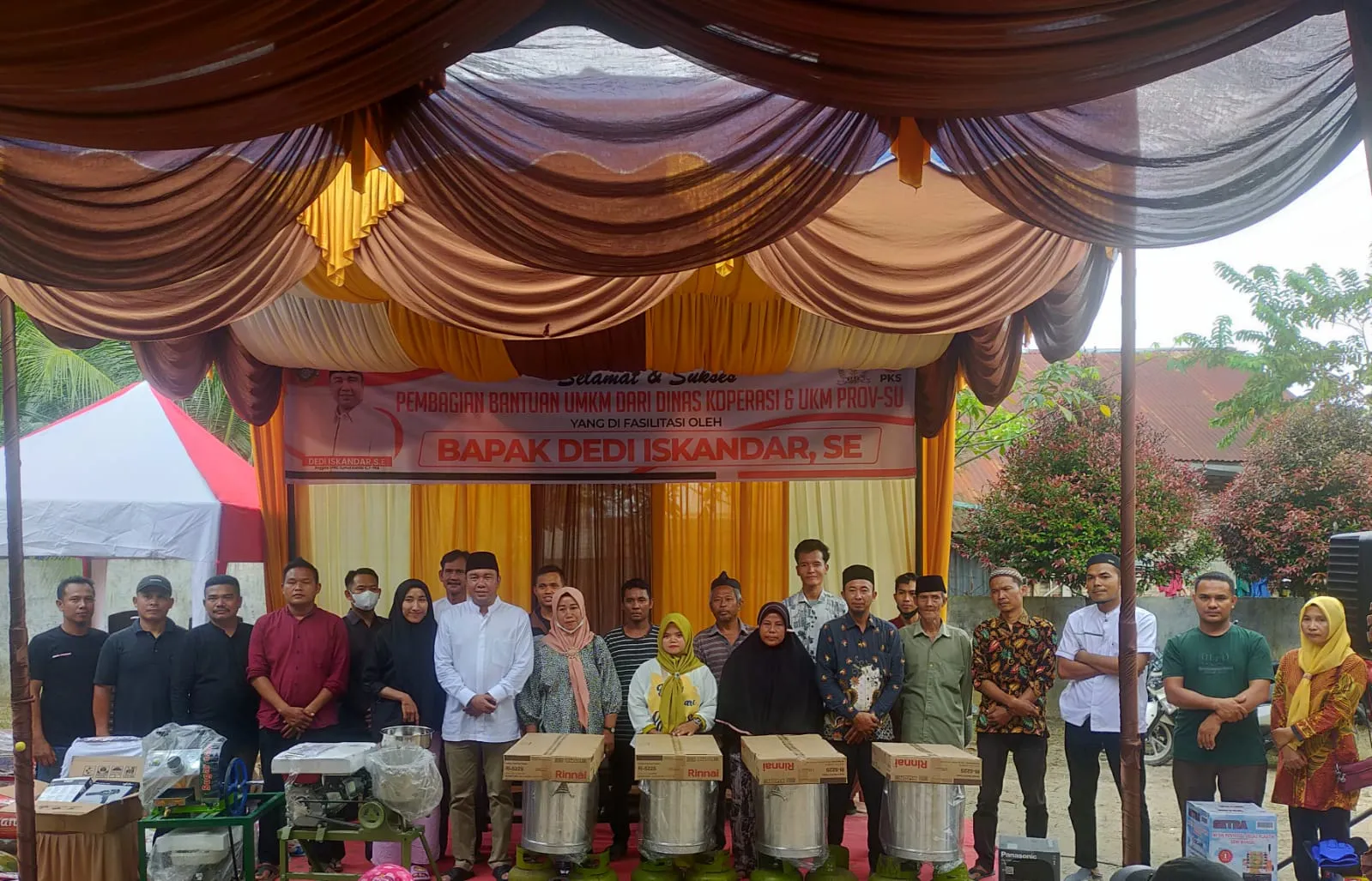Dukung Sektor Ekonomi Kecil, Anggota DPRD Sumut Salurkan Bantuan UMKM