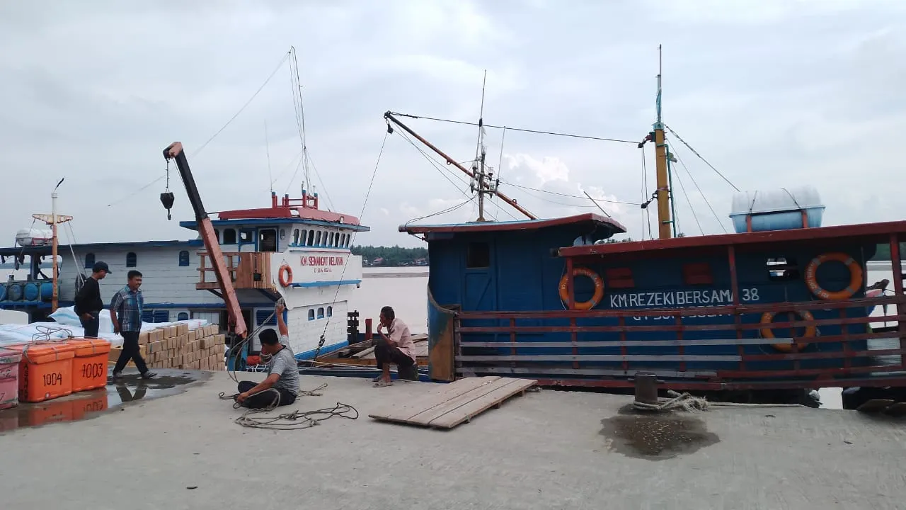 BC T.Nibung Tangkap Lepas Dua Kapal Kargo Pembawa Barang Selundupan
