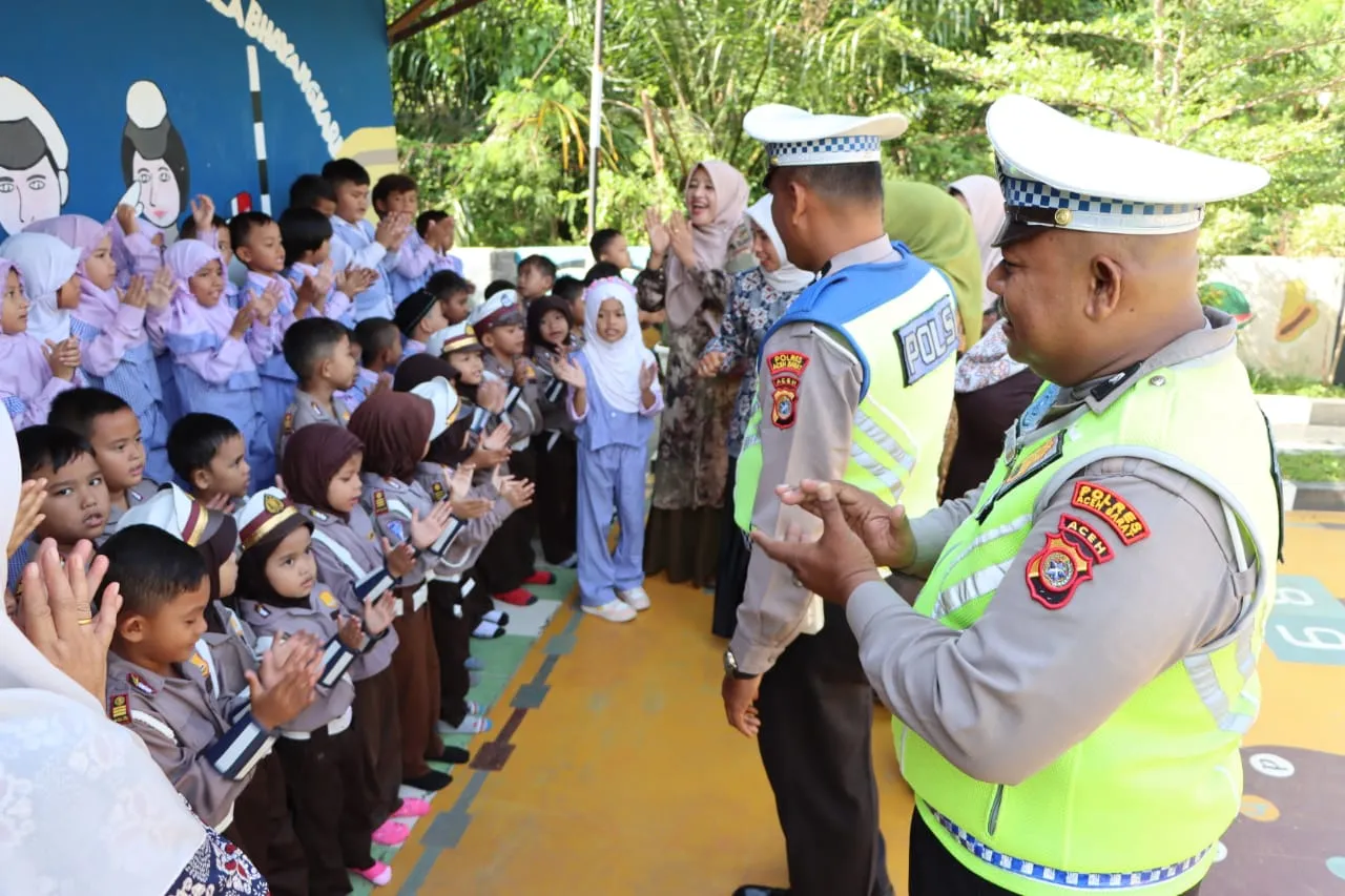 Polisi Sahabat Anak Tanamkan Disiplin Berlalu Lintas Sejak Dini