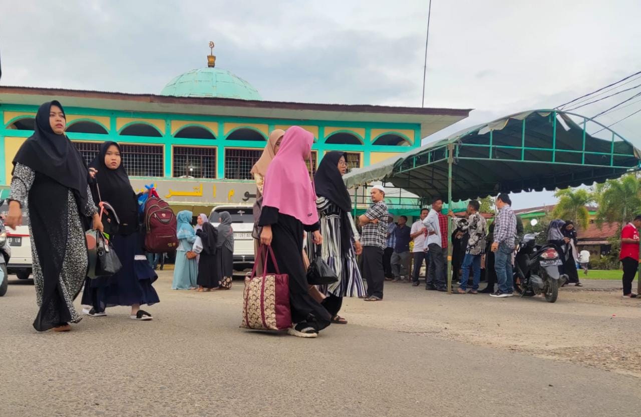 Buntut Eksekusi Kasus YDBU, Seribuan Santri MUQ Angkat 'Koper'