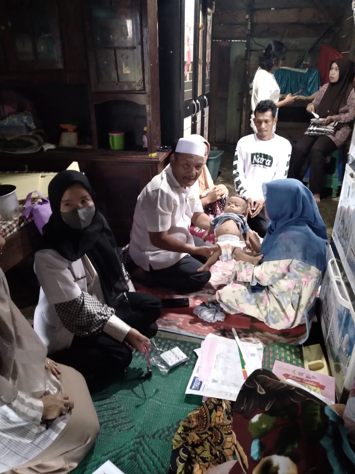 Dinkes Agara Kunjungi Balita Tanpa Tempurung Lutut