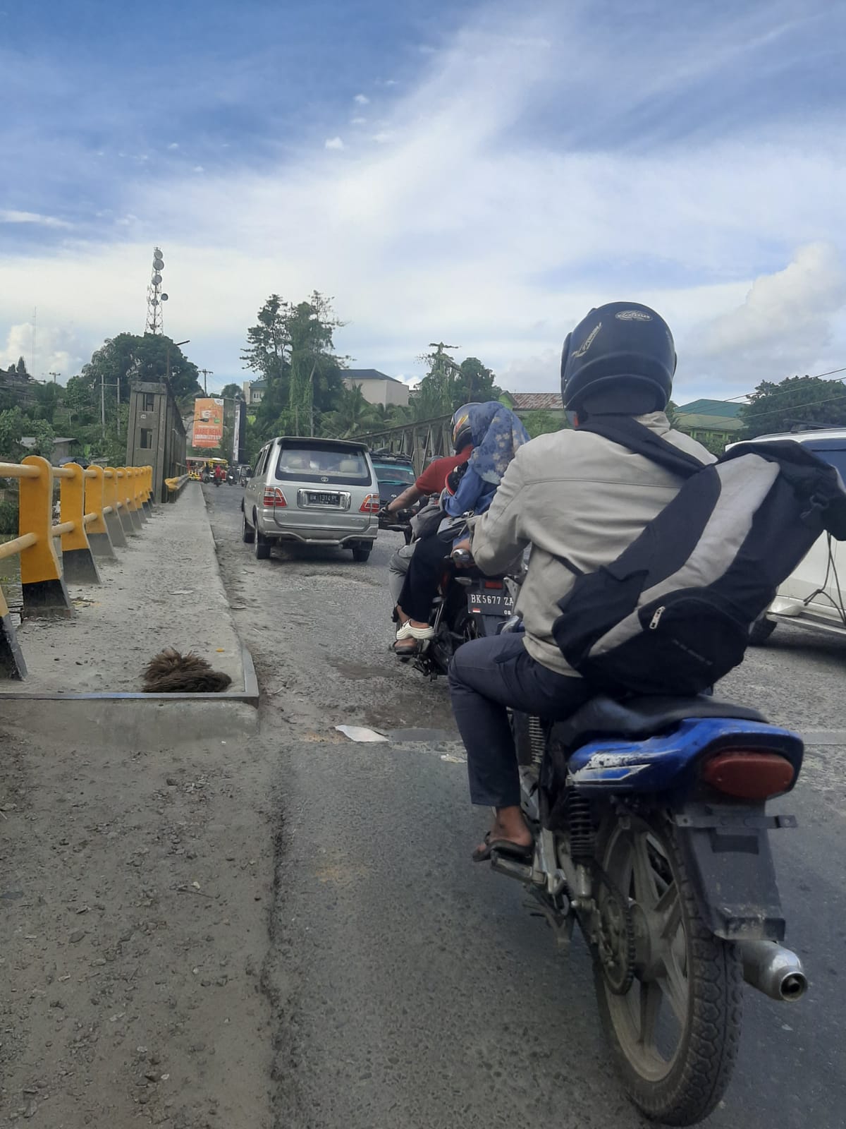 Bertahun Dibiarkan Rusak, Lantai Jembatan Perdagangan Tak Kunjung Diperbaiki