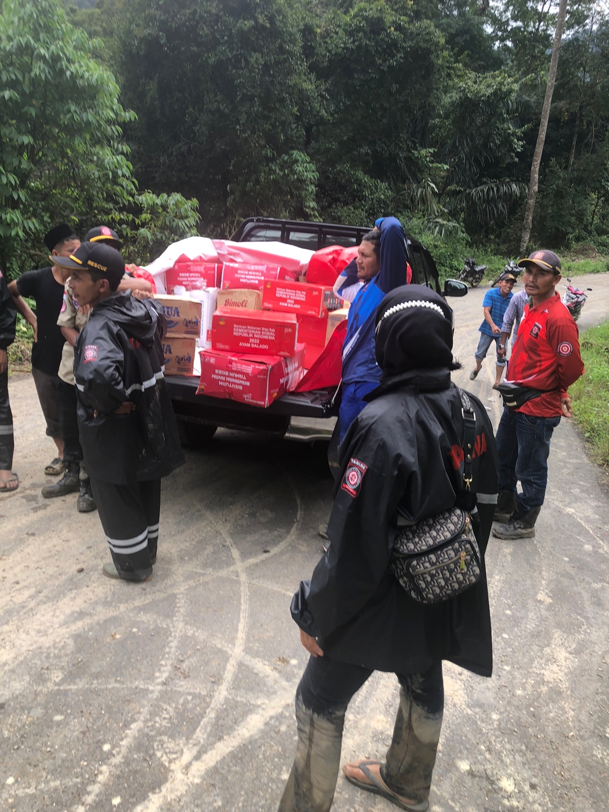 Dinas Sosial Bener Meriah Salurkan Bantuan Sembako Korban Bencana