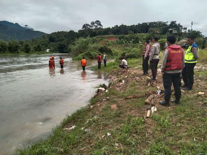 Polisi Ikut Cari Santri Musthafawiyah