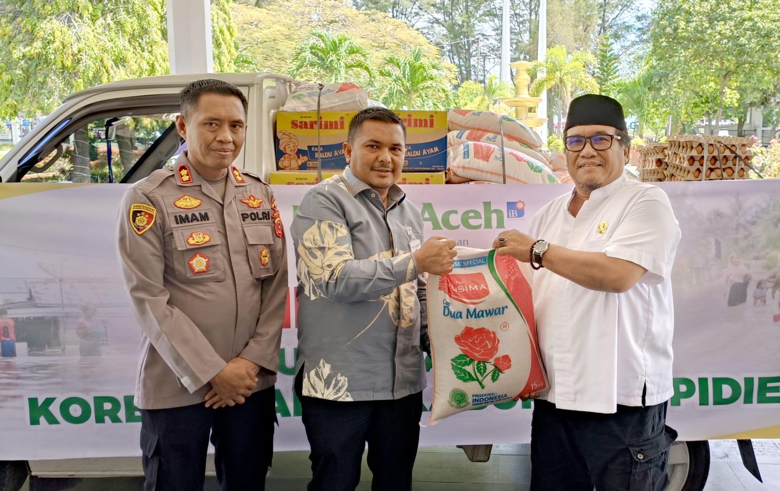 Bank Aceh Cabang Sigli Salurkan Bantuan Untuk Korban Banjir