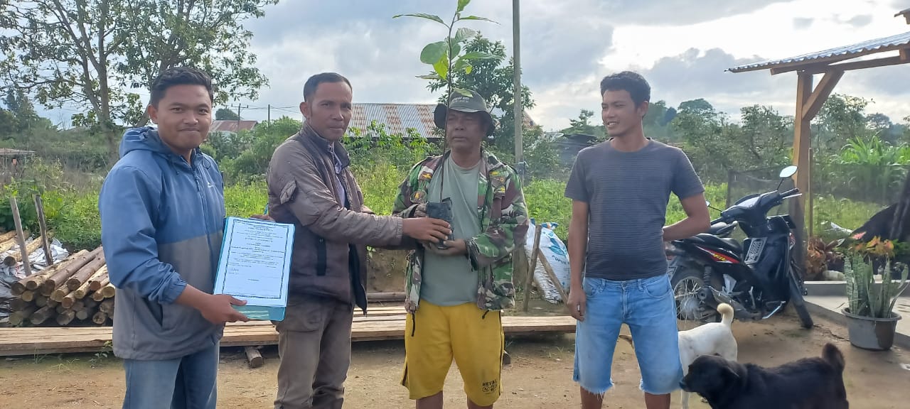 KTH Lam Miduk Terima Bantuan Bibit Alpukat Dari TPL