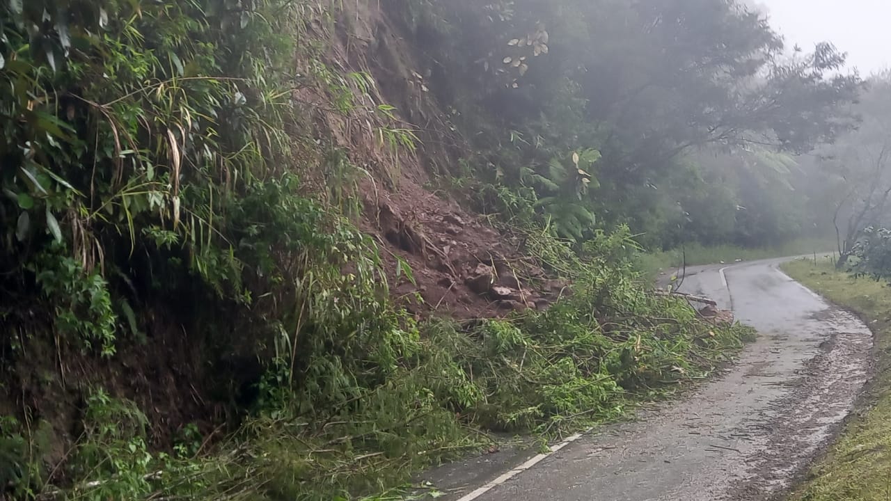BPBD Normalkan Kembali Jalan Longsor Di Redines-Ratwali