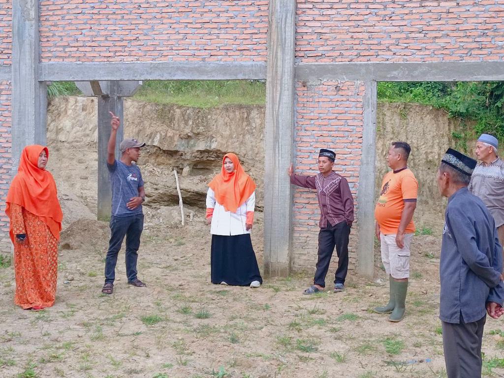 <strong>Nova Zahara Bantu Pembangunan Masjid Al Ikhlas Kp. Pantai Tinjau</strong>