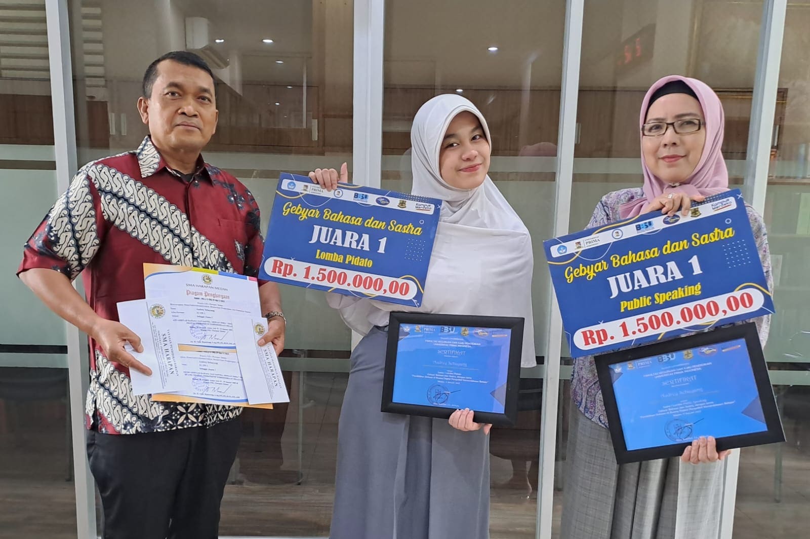 Audrey Sebayang Siswa SMA Harapan Medan Juara Public Speaking