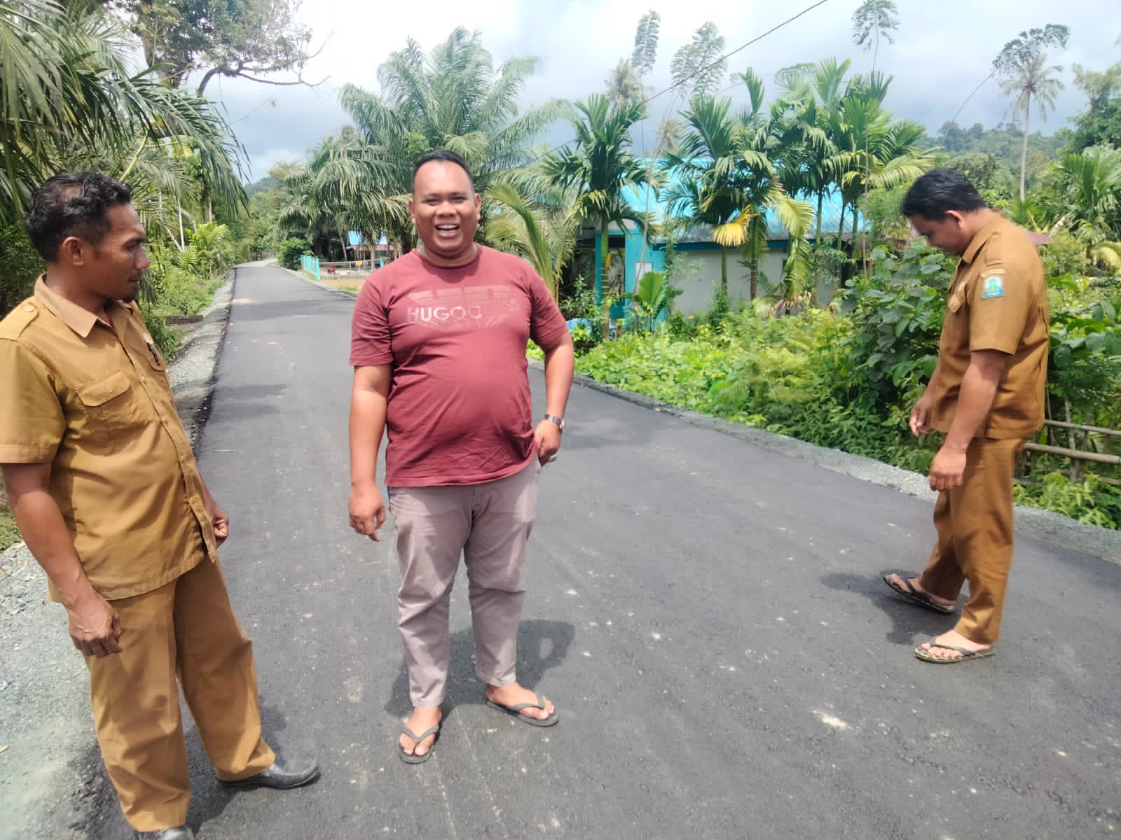 Jalan Teraspal Warga Batu-batu Senang