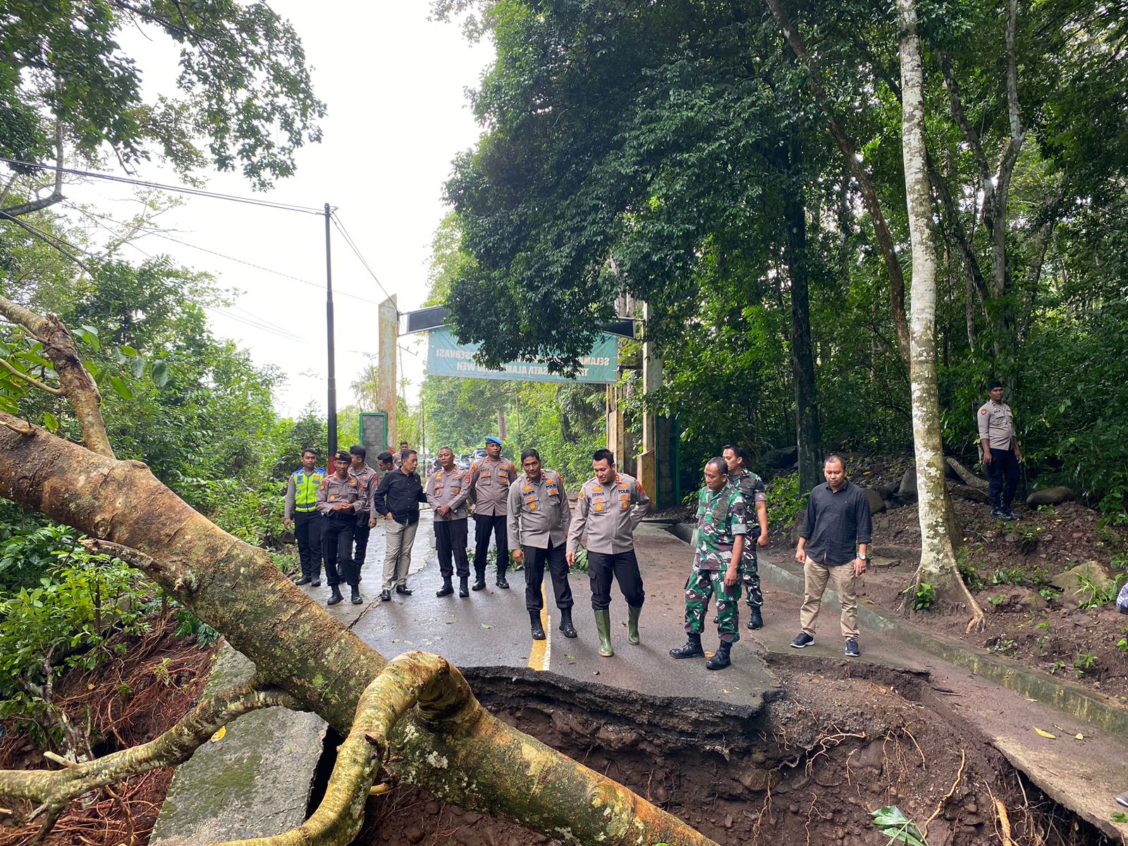Kapolres Bersama Dandim Tinjau Jalan Amblas Menuju KM Nol