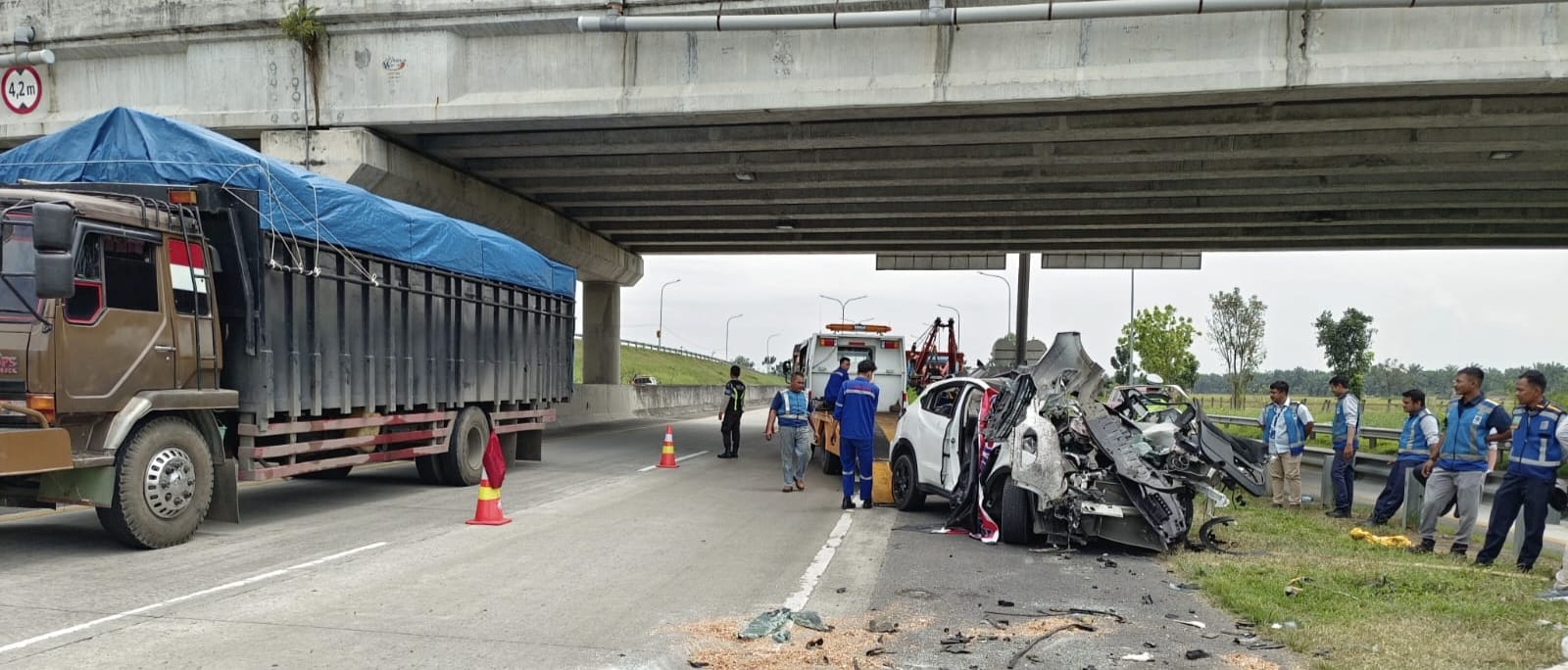 Honda HR-V Tabrak Truk Tronton Di Tol Deliserdang, 2 Tewas 1 Luka-luka