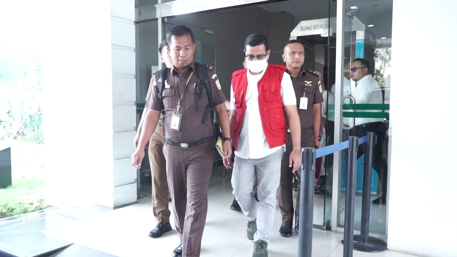<em>Rugikan Negara Rp 1,4 Miliar, Kejati Sumut Tahan Tersangka F</em>