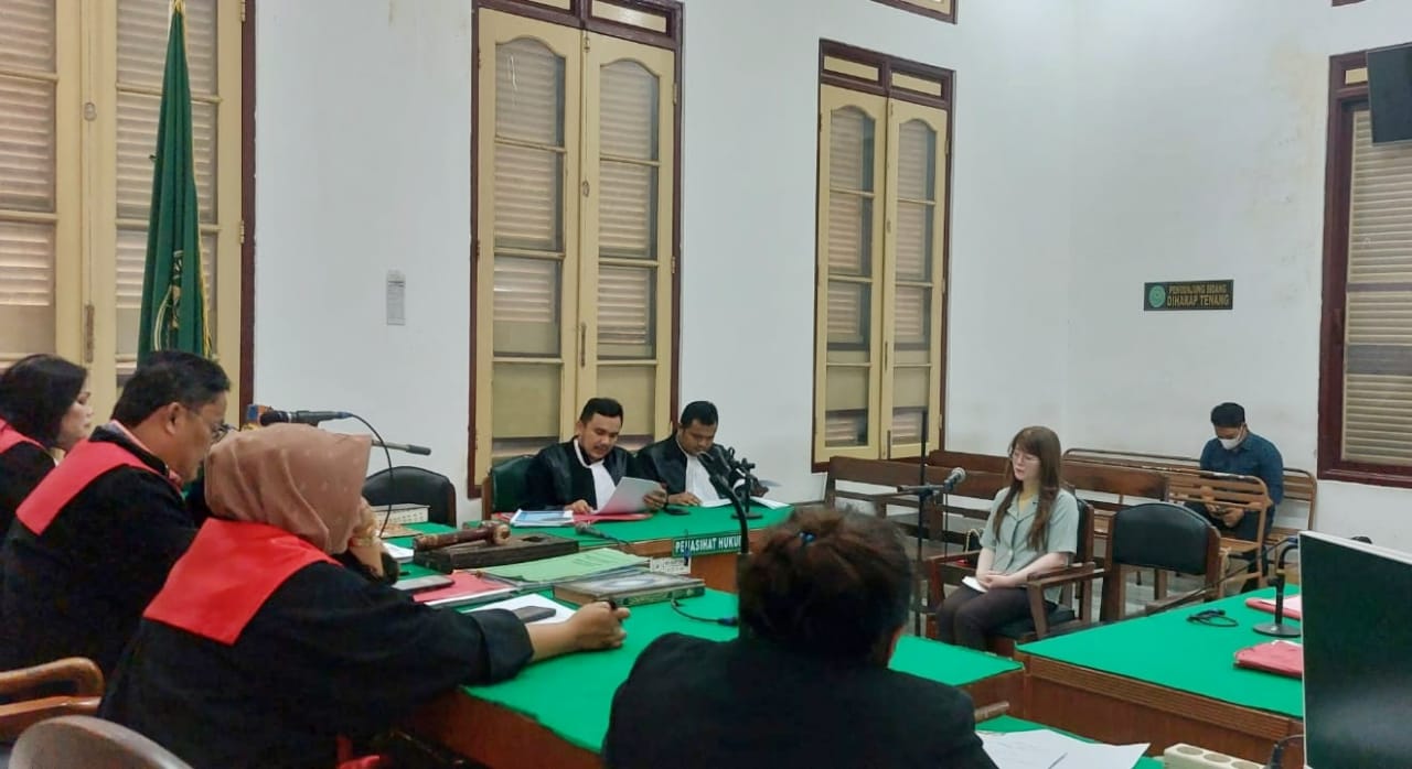 Dituntut Jaksa 3 Tahun Atas Kasus ITE, Sevinia Minta Dibebaskan