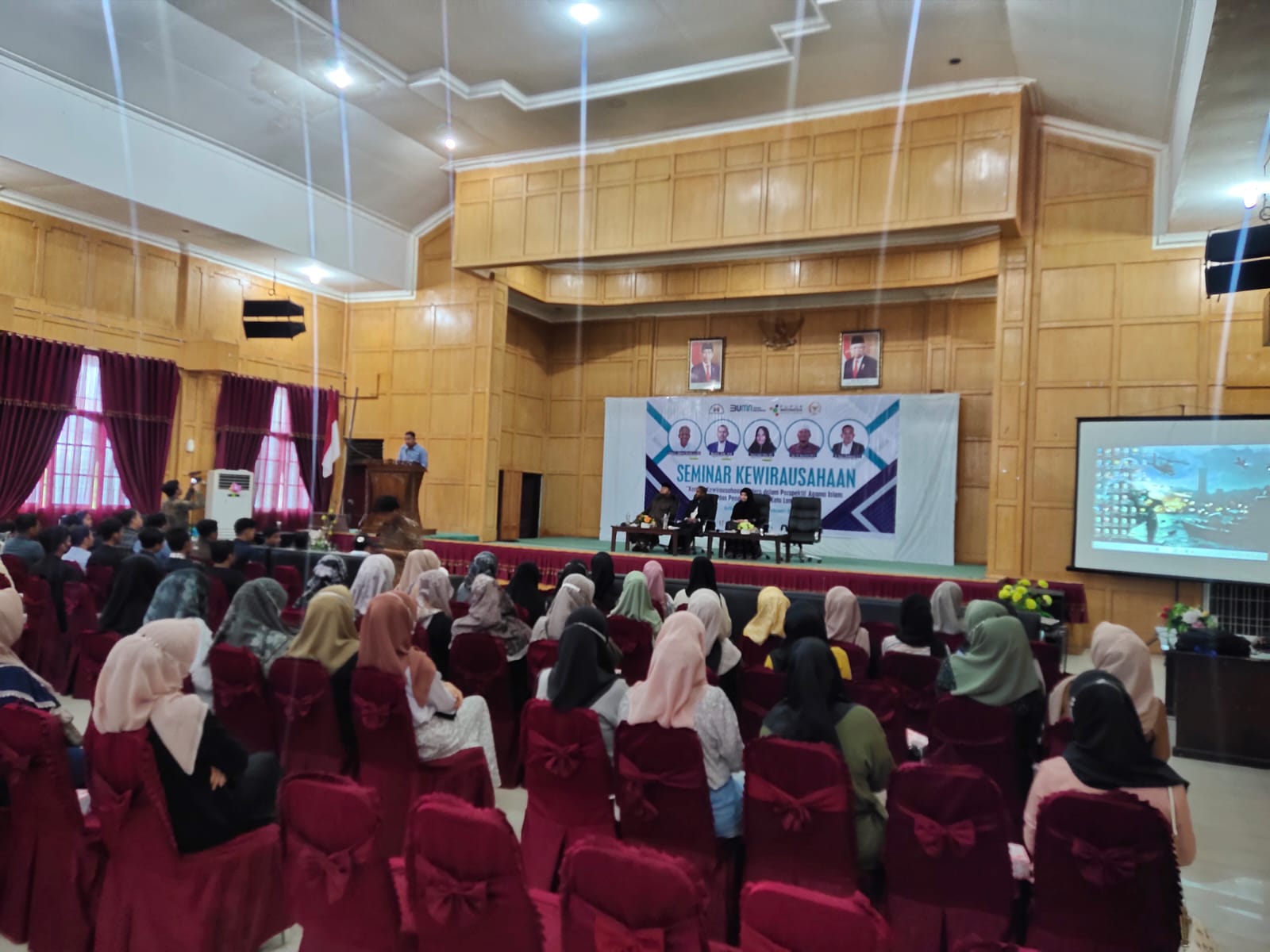 Seratus Kaum Milenial Langsa Seminar Kewirausahaan