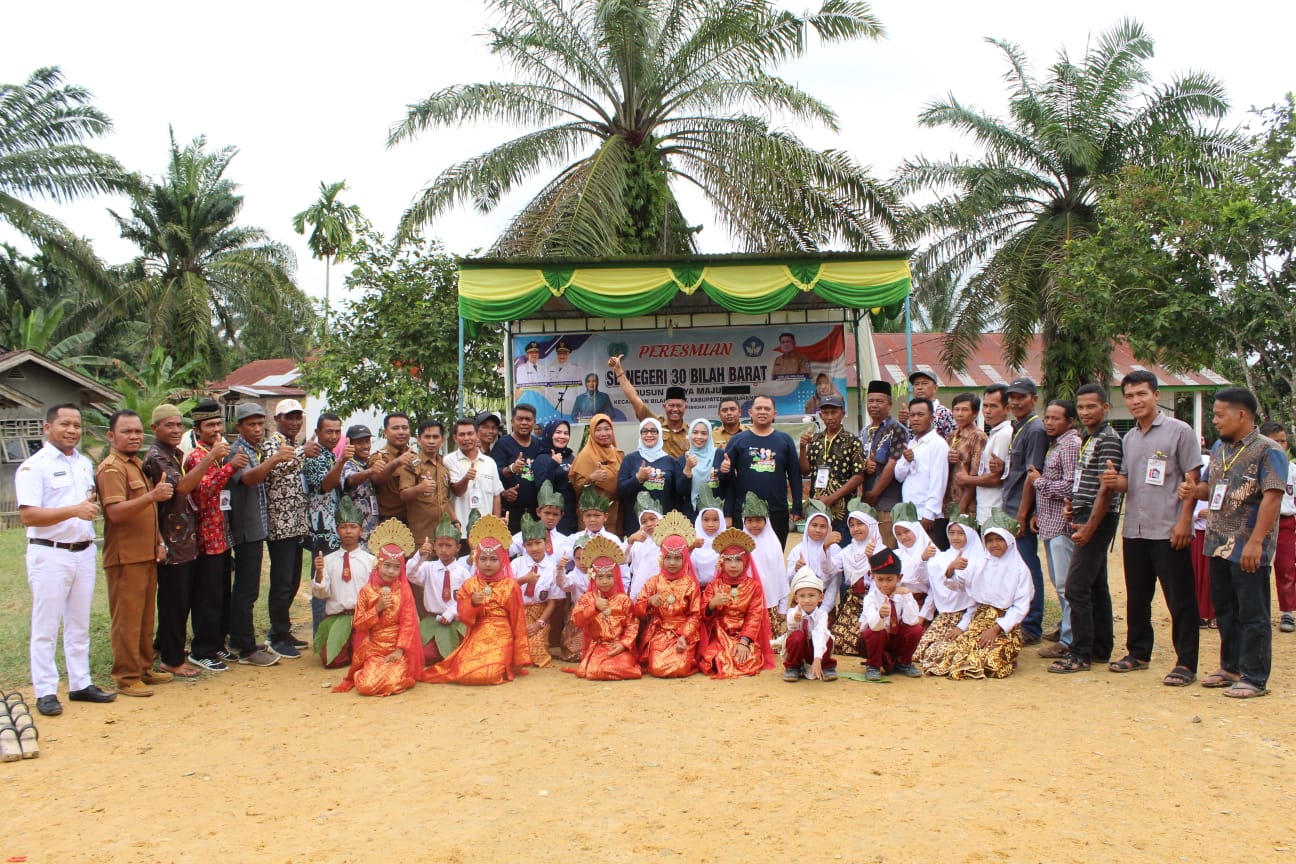 Bupati L. Batu Resmikan Sekolah Tertinggal, SDN 30