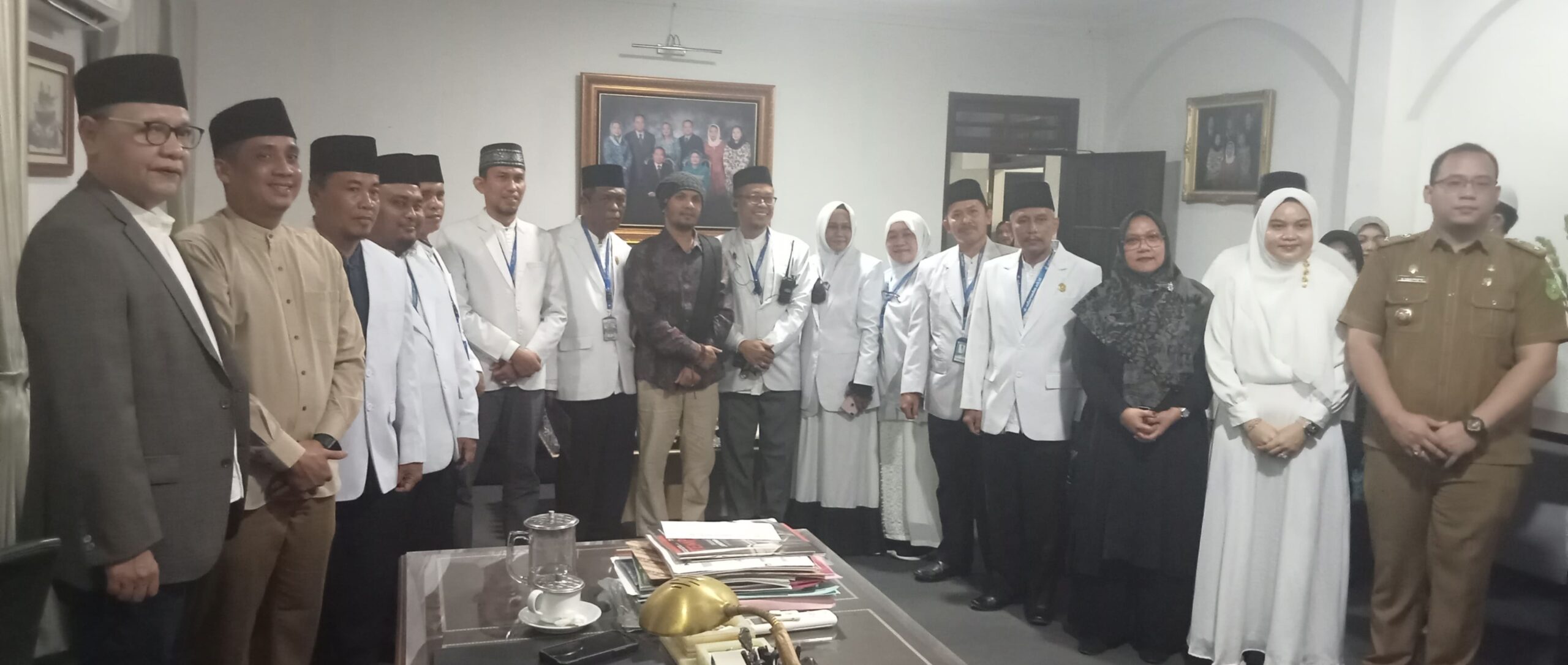 Ustadz Hanan Attaki Ajak Siswa Al Azhar Menjaga Shalat
