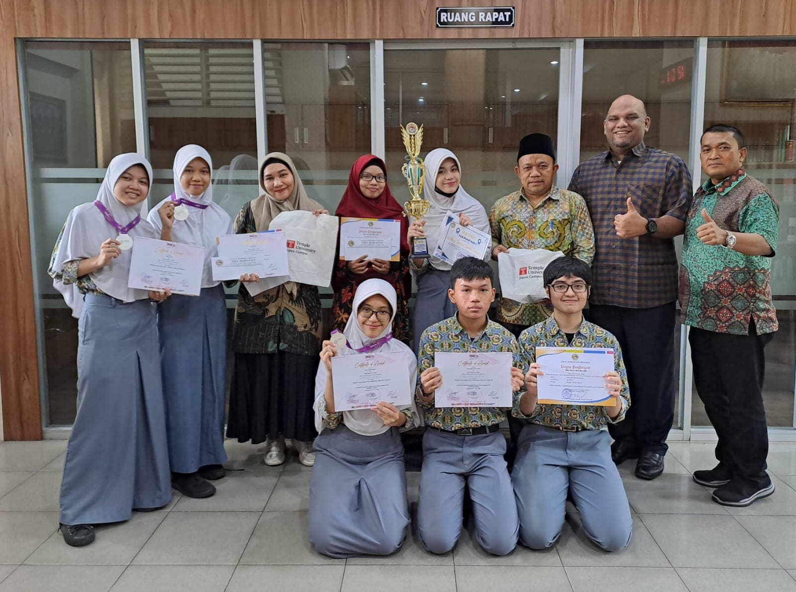 Tim Karya Ilmiah SMA Harapan Raih Medali Olimpiade Internasional
