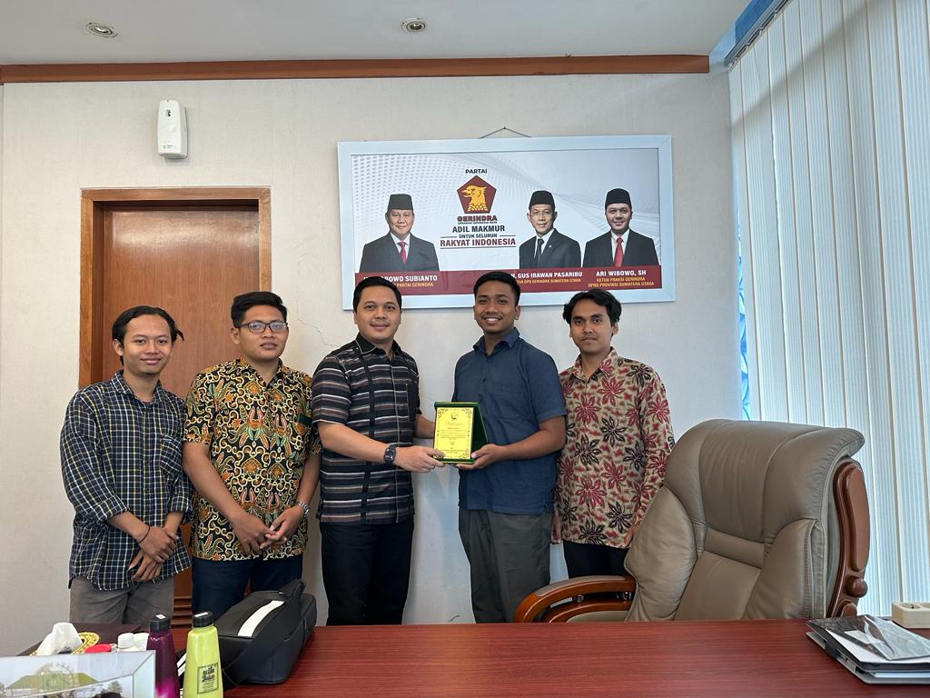 Ari Wibowo Terima Penghargaan Tokoh Inspirasi Sumut 2022