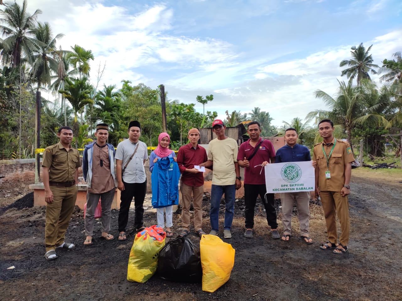 BKPRMI Babalan Salurkan Donasi Untuk Korban Kebakaran Securai